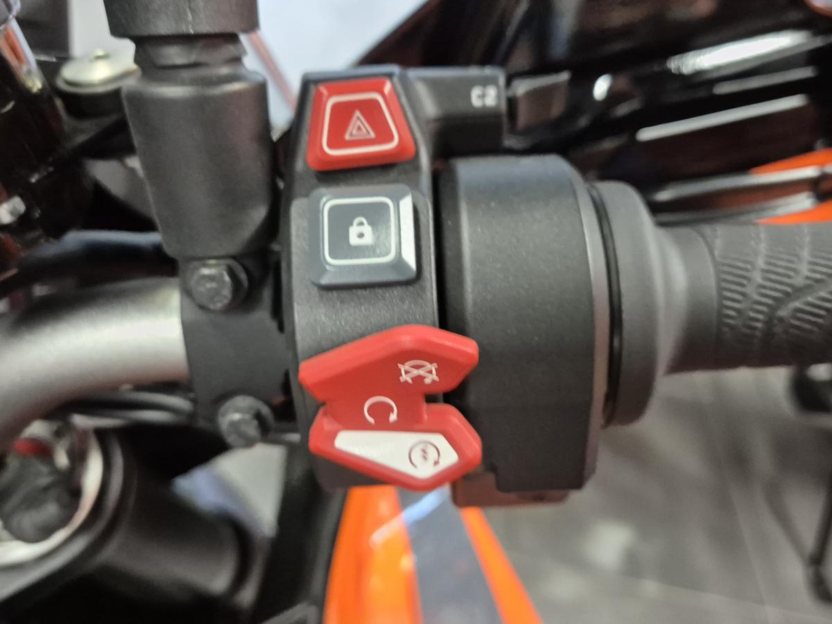 
								KTM KTM 1290 SUPERDUKE GT 24 full									