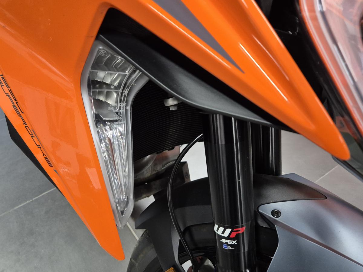 
								KTM KTM 1290 SUPERDUKE GT 24 full									