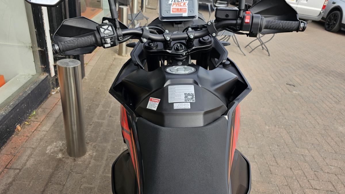 
								KTM 790 ADVENTURE full									