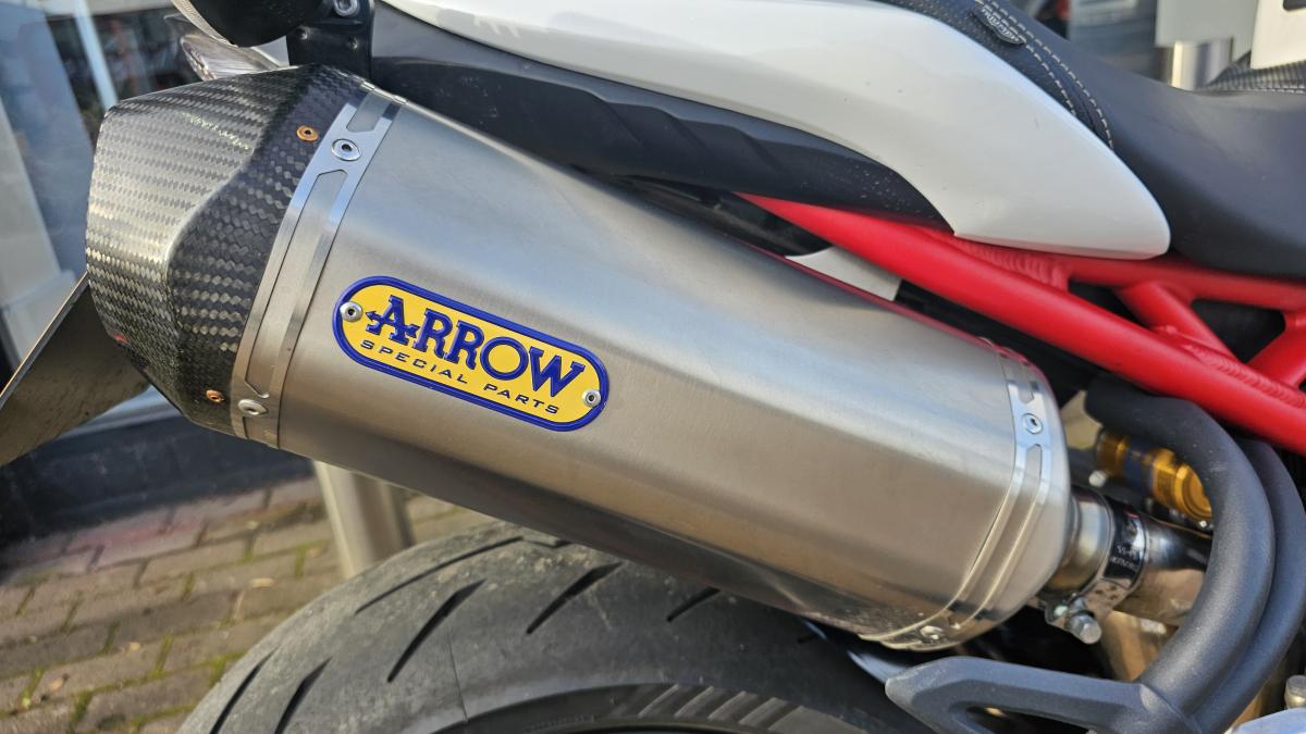 
								TRIUMPH SPEED TRIPLE R 1050 full									