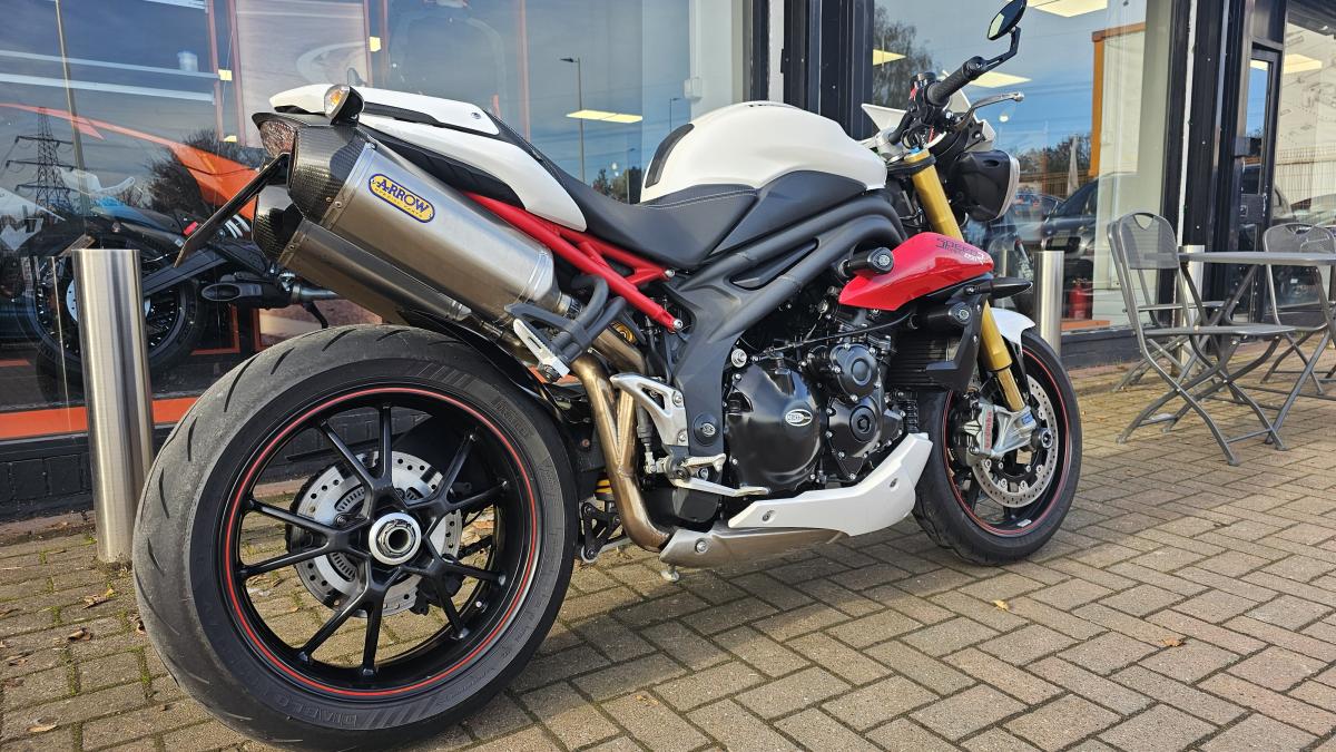 TRIUMPH SPEED TRIPLE R 1050