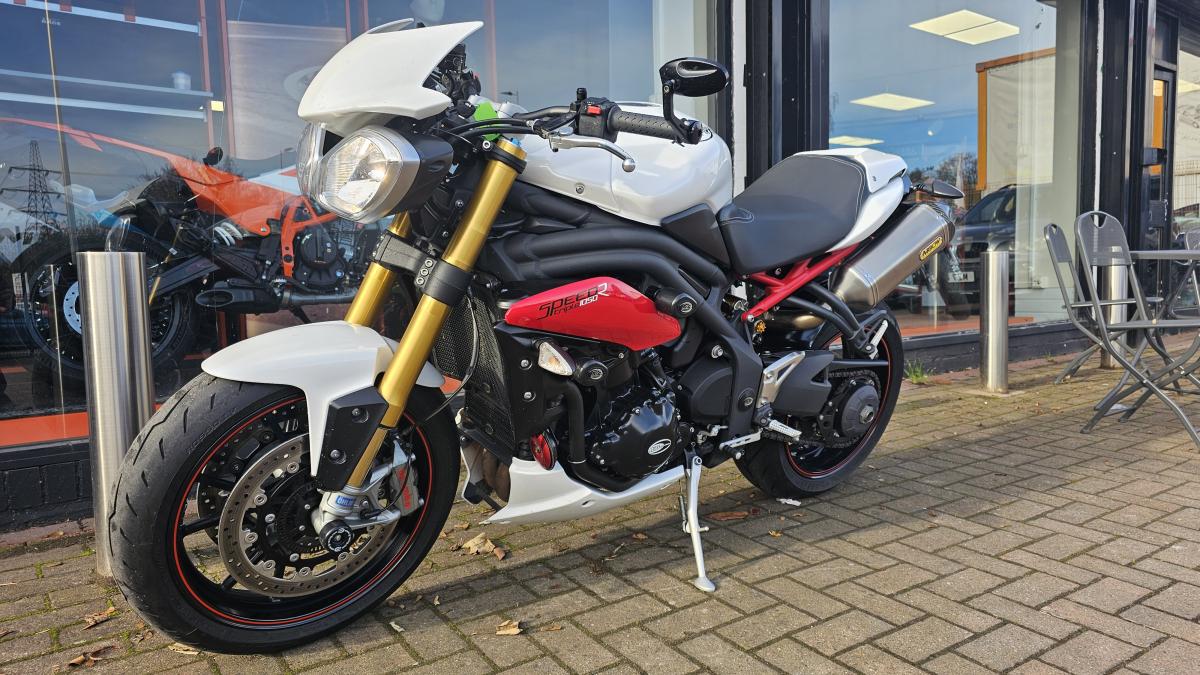 TRIUMPH SPEED TRIPLE R 1050