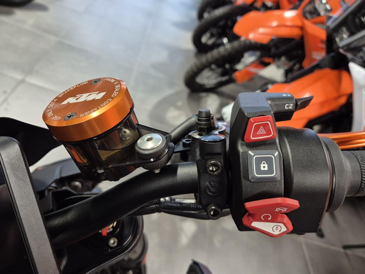 
								KTM KTM 1390 SUPERDUKE R 24 full									