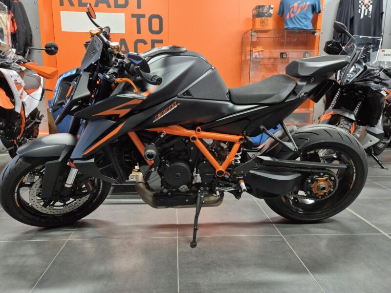 KTM KTM 1390 SUPERDUKE R 24