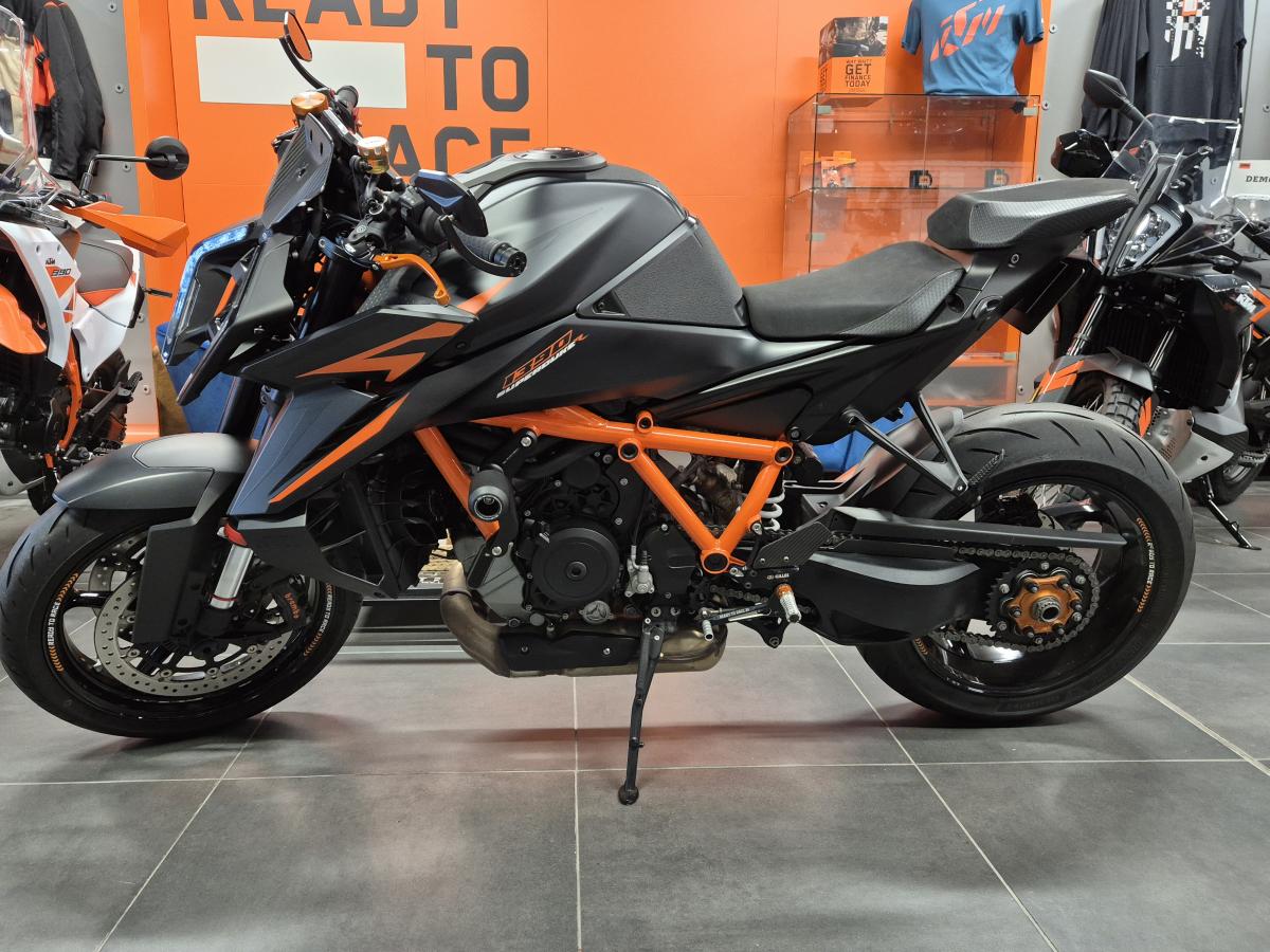 
								KTM KTM 1390 SUPERDUKE R 24 full									
