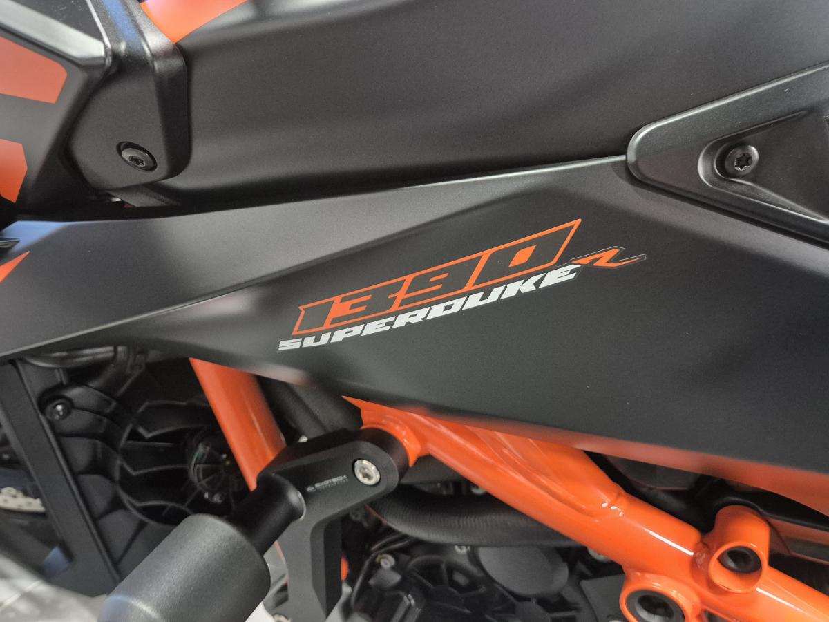 
								KTM KTM 1390 SUPERDUKE R 24 full									