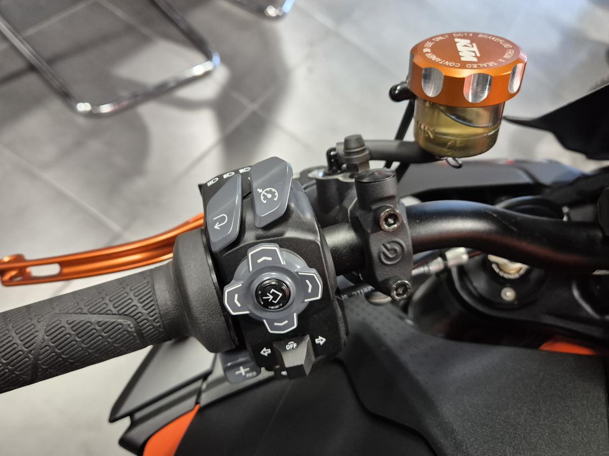 
								KTM KTM 1390 SUPERDUKE R 24 full									