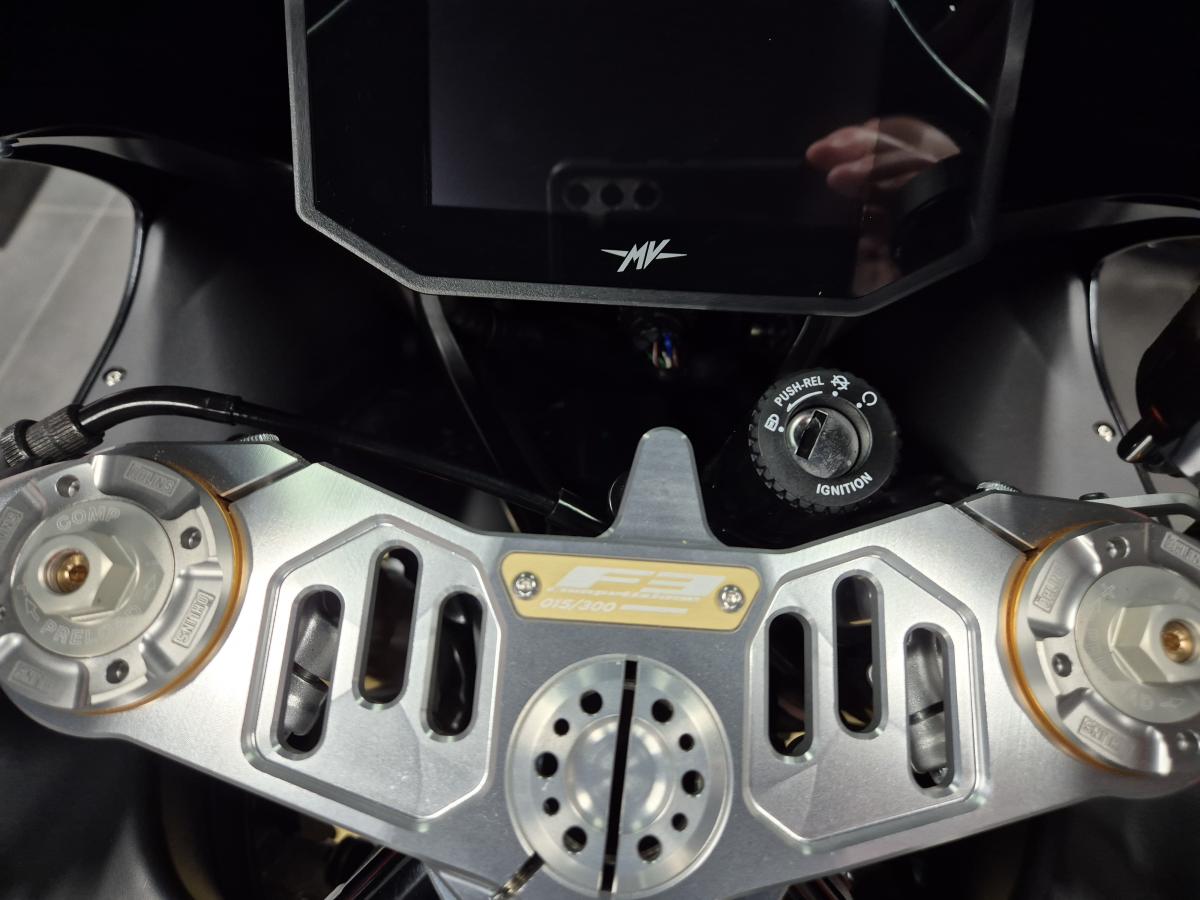 
								MV AGUSTA F3 Competizione full									