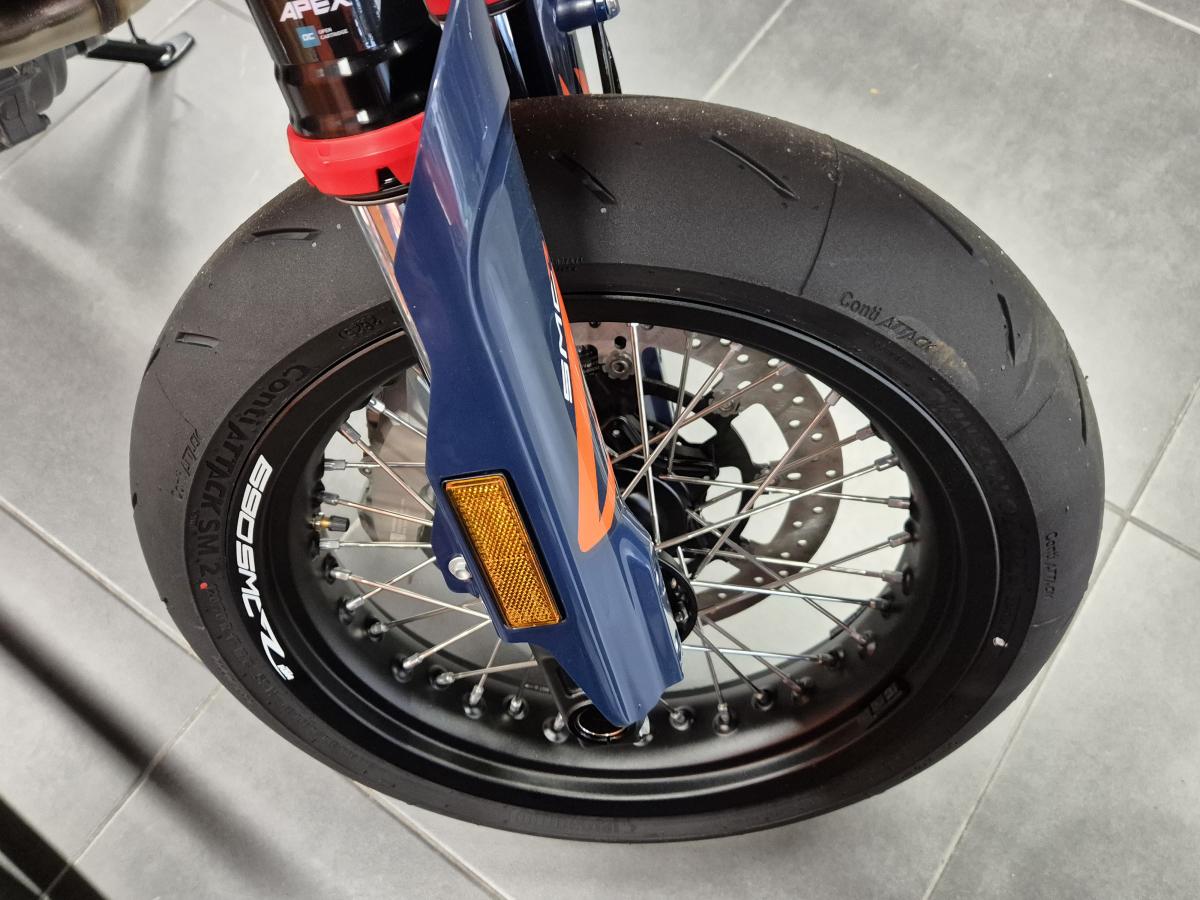 
								KTM KTM 690 SMC R full									