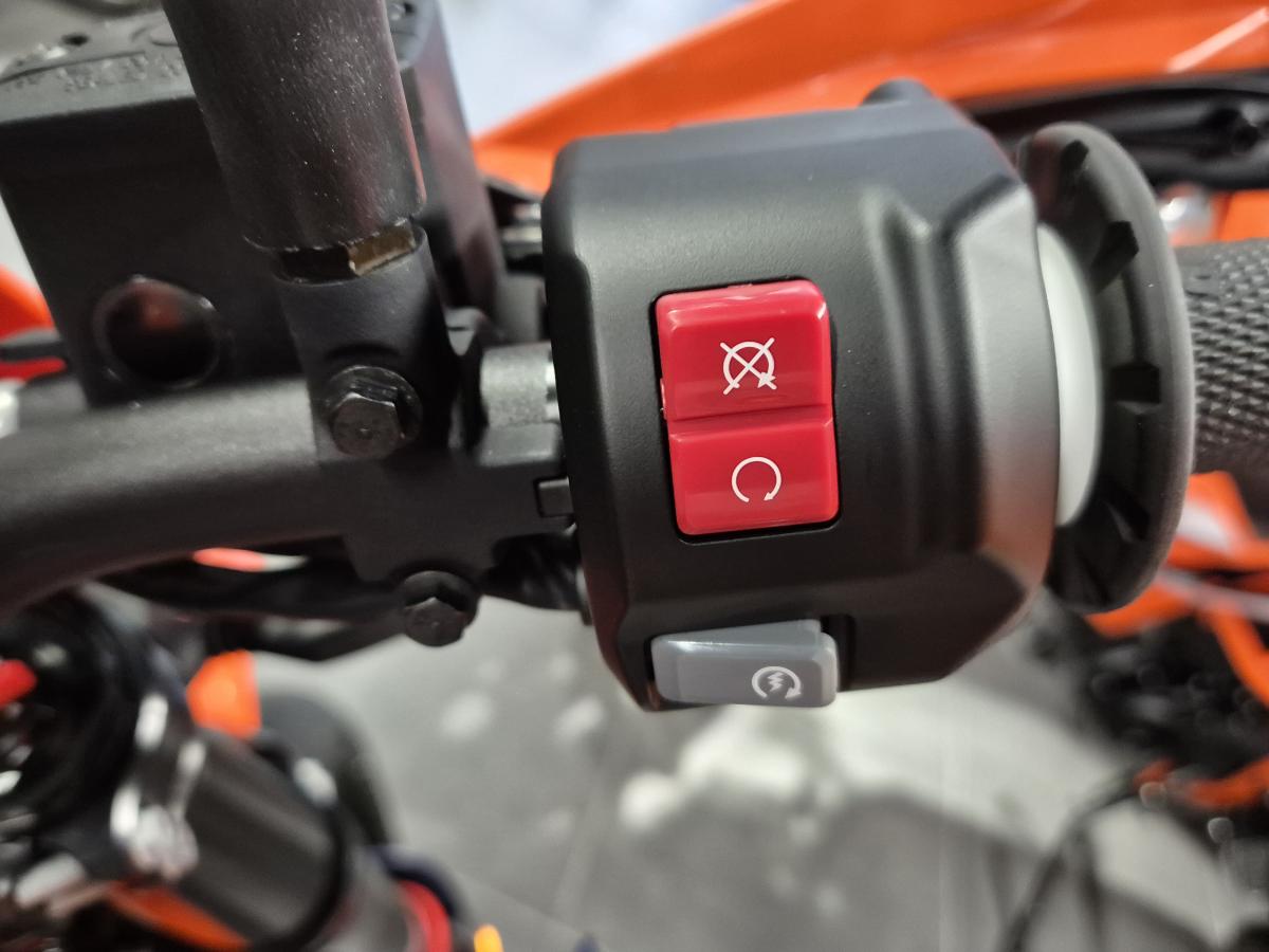 
								KTM KTM 690 SMC R full									