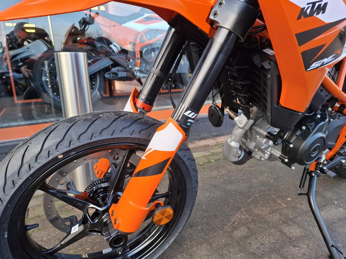 
								KTM 125 SMC R Supermoto full									