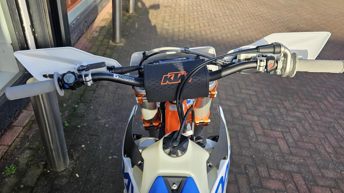 
								KTM 250 EXC-F SIX DAYS full									