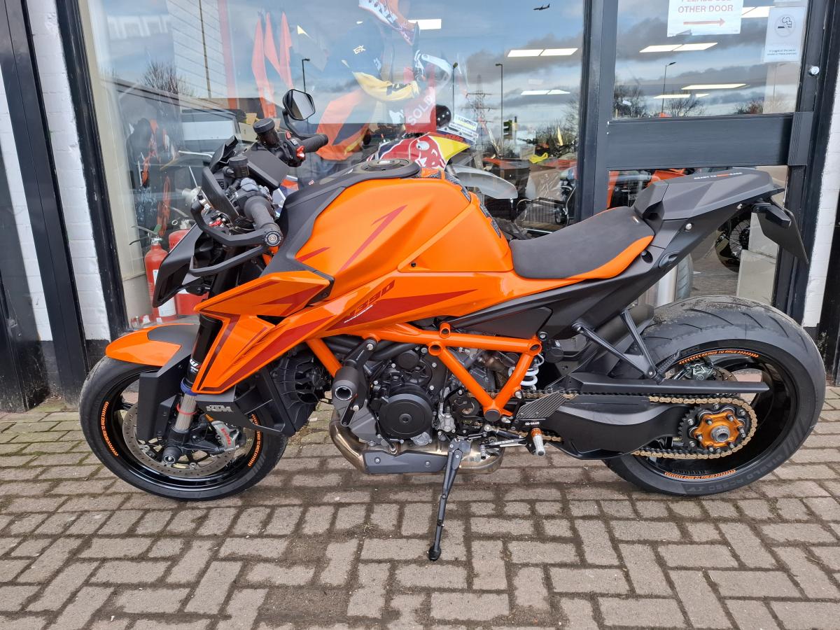 
								KTM 1390 Superduke R Evo full									