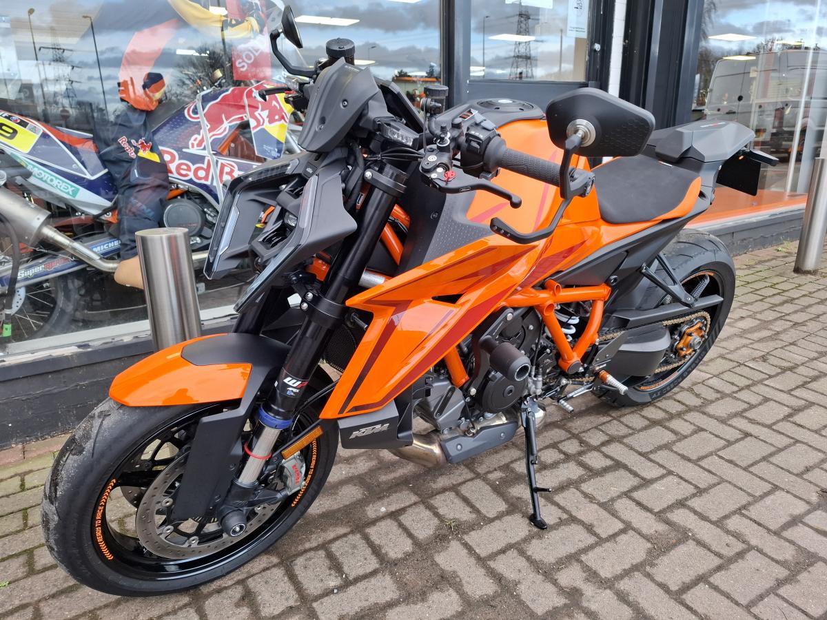 
								KTM 1390 Superduke R Evo full									
