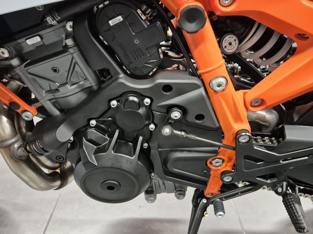 
								KTM 990 DUKE R full									