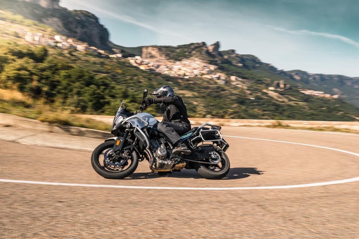 CF MOTO NEBULA BLACK