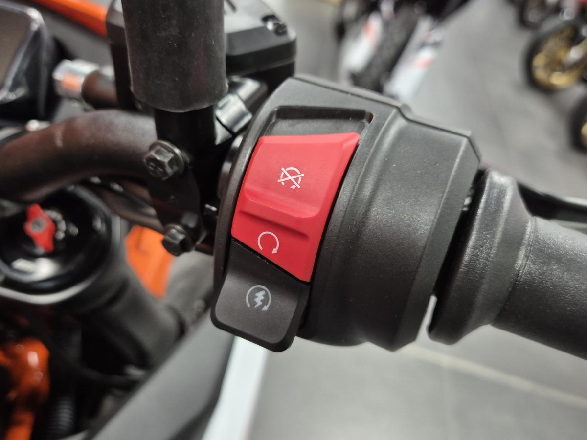 
								KTM 390 SMC R full									