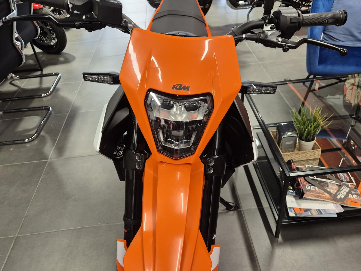 
								KTM 390 SMC R full									