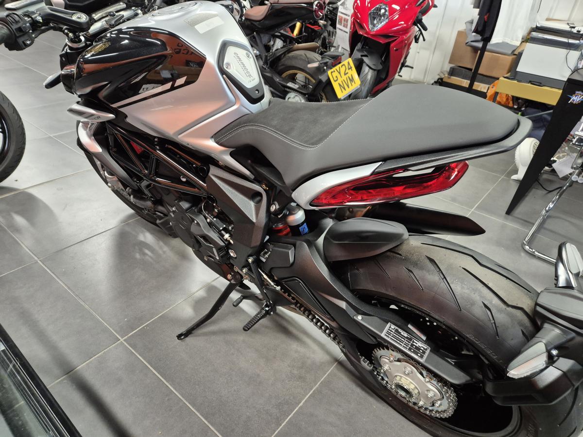 
								MV AGUSTA Dragster RR 800 Ottantesimo full									