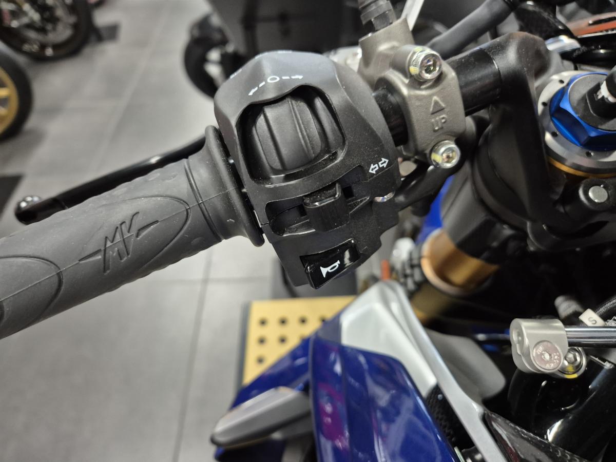 
								MV AGUSTA Brutale 1000 RR Assen full									