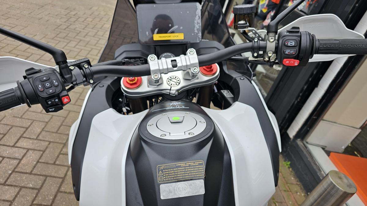 
								MV Agusta MV Agusta LXP Orioli full									