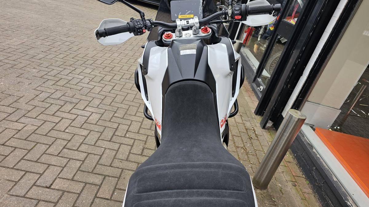 
								MV Agusta MV Agusta LXP Orioli full									