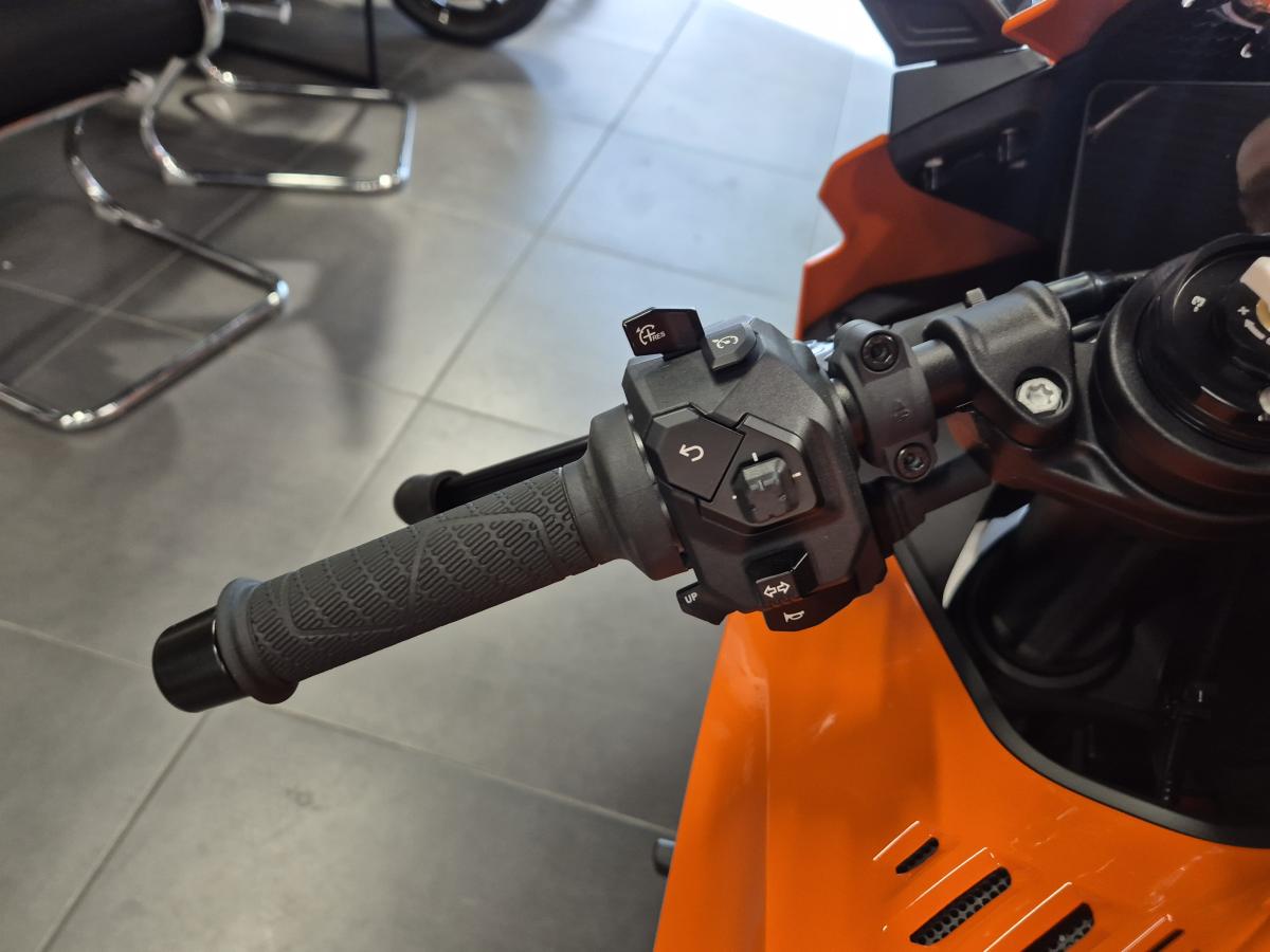 
								KTM 990 RC R full									
