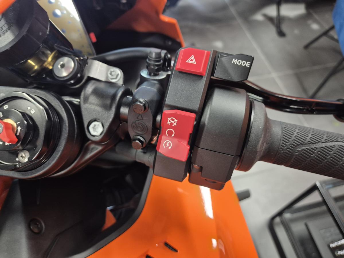 
								KTM 990 RC R full									