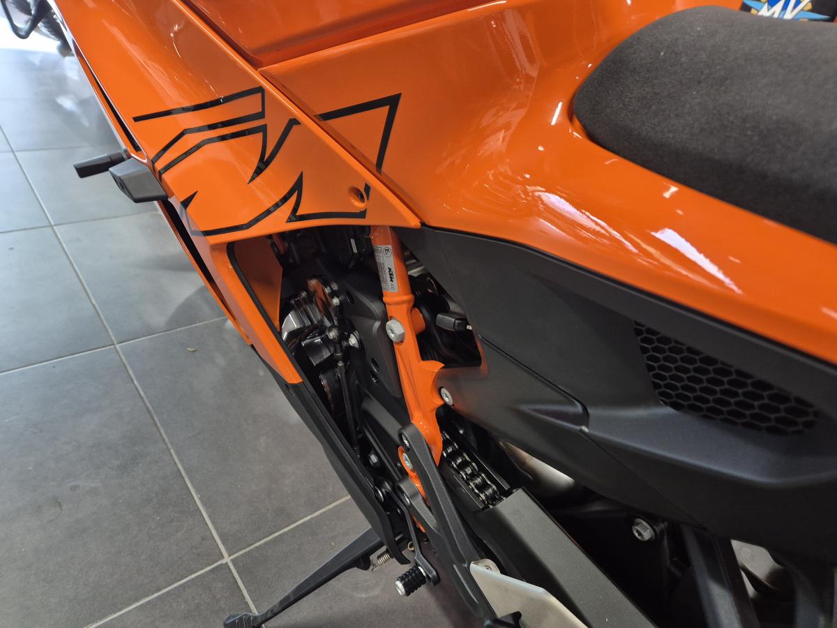 
								KTM 990 RC R full									