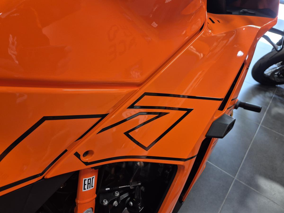 
								KTM 990 RC R full									