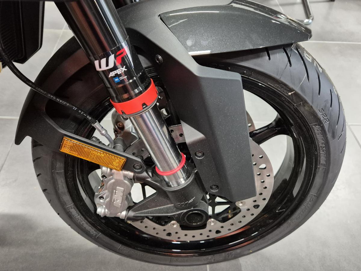 
								KTM 990 DUKE full									