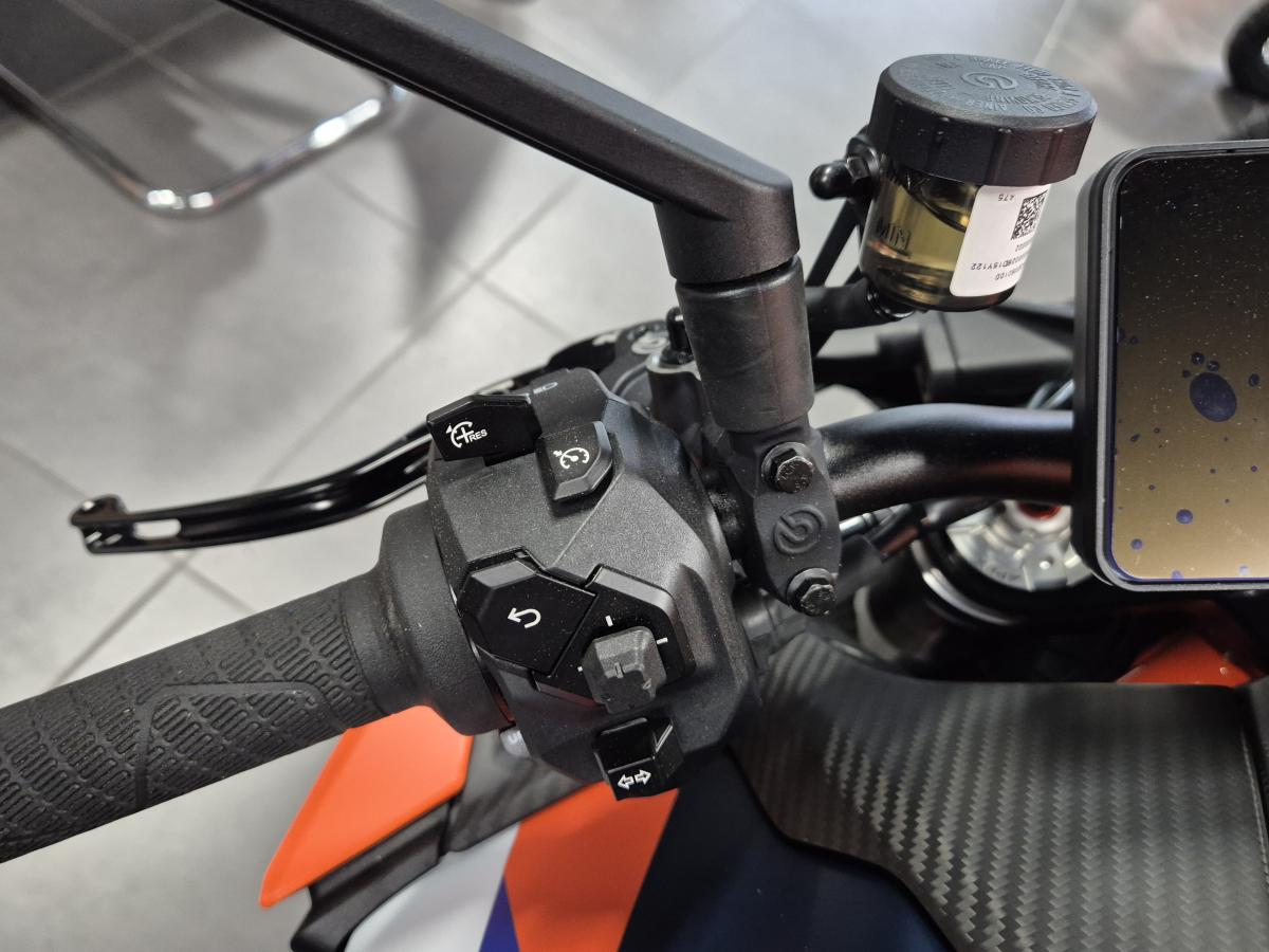 
								KTM 1390 SUPERDUKE RR full									