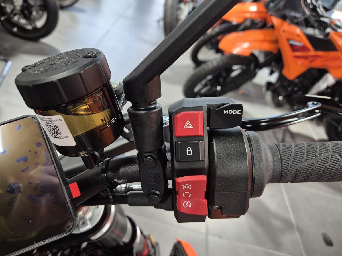 
								KTM 1390 SUPERDUKE RR full									