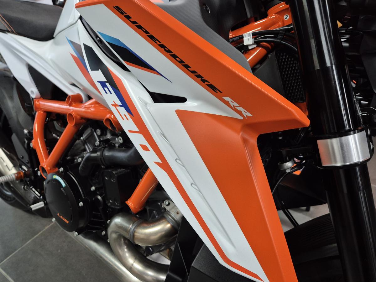 
								KTM 1390 SUPERDUKE RR full									