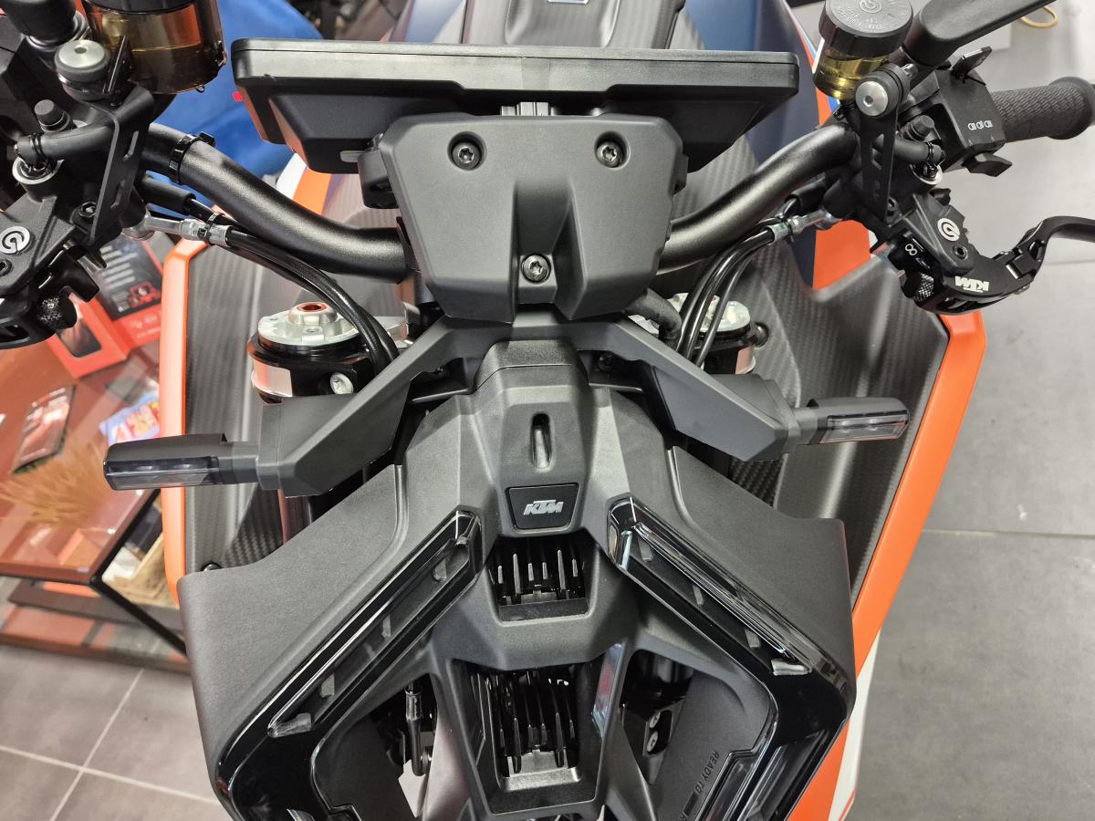 
								KTM 1390 SUPERDUKE RR full									
