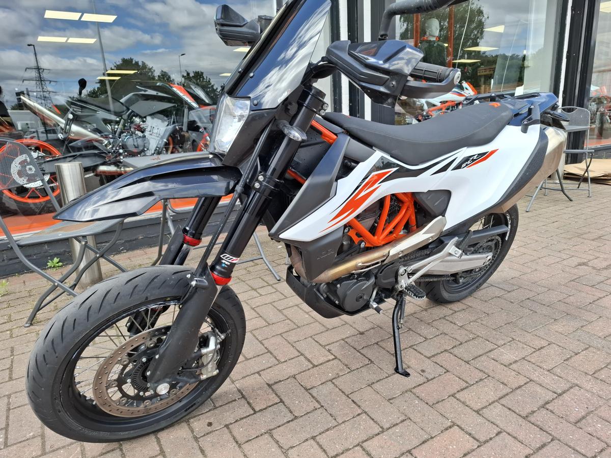 
								KTM KTM 690 SMC R full									