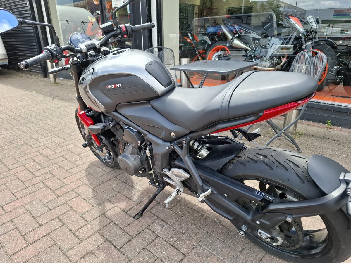 
								Triumph TRIDENT 660 full									
