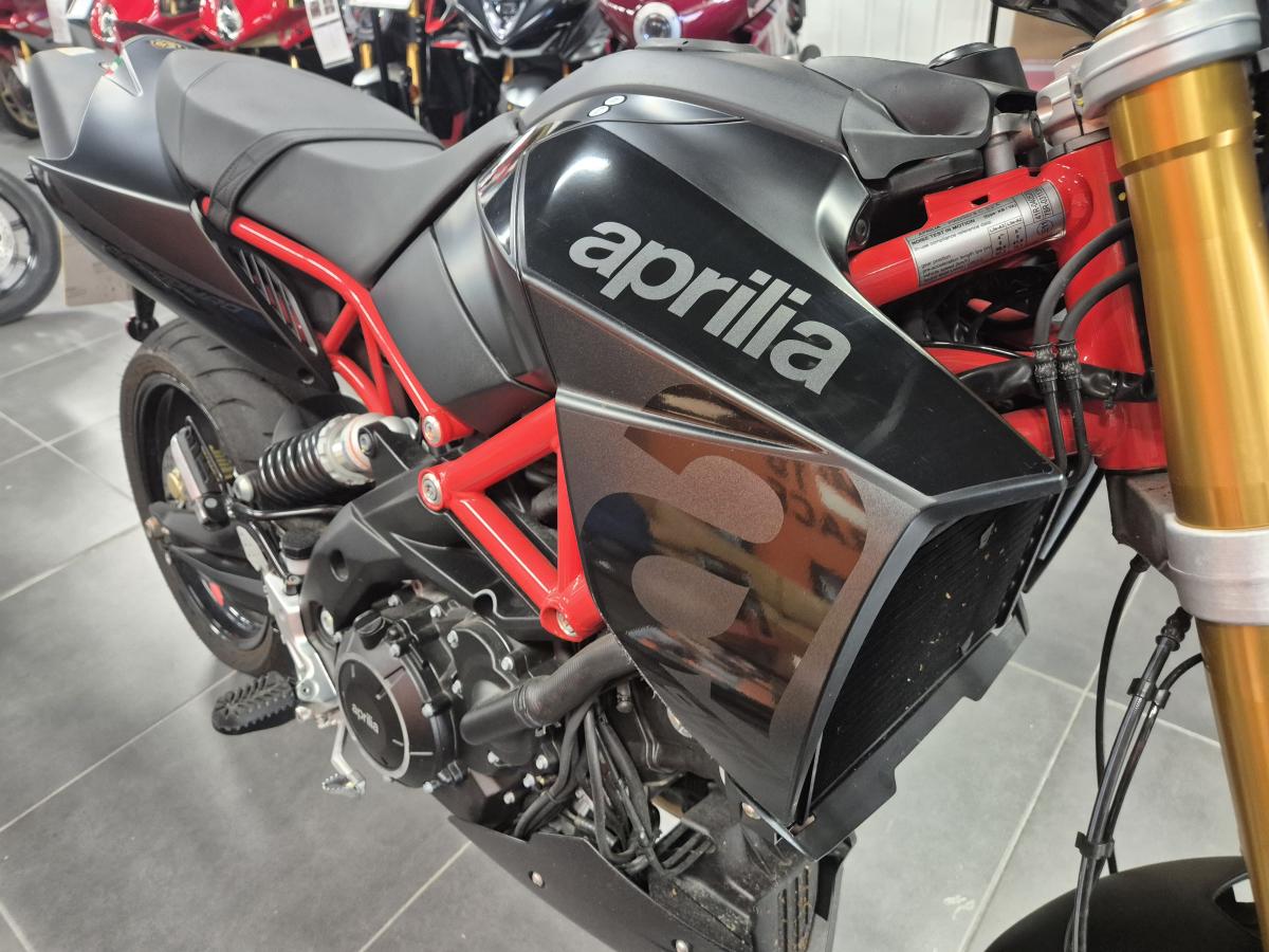 
								APRILIA APRILIA DORSODURO full									
