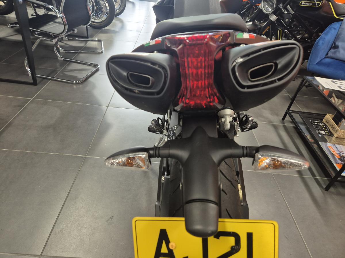 
								APRILIA APRILIA DORSODURO full									