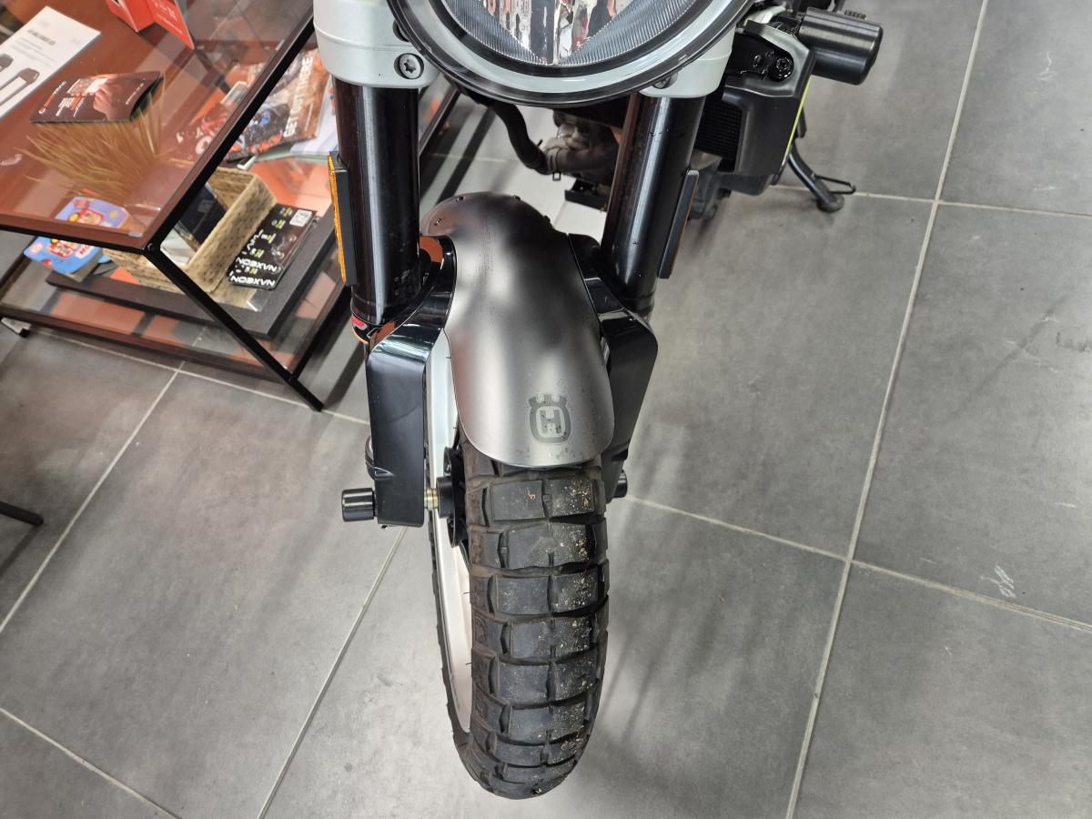 
								HUSQVARNA SVARTPILEN 401 full									