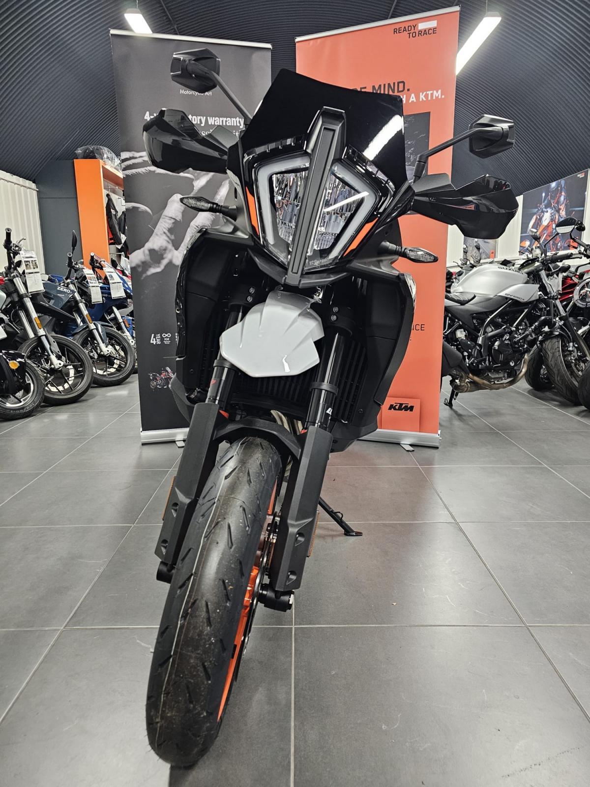 
								KTM 890 SMT full									