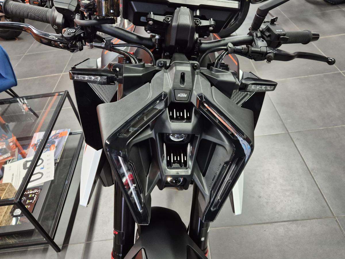 
								KTM 990 DUKE R full									