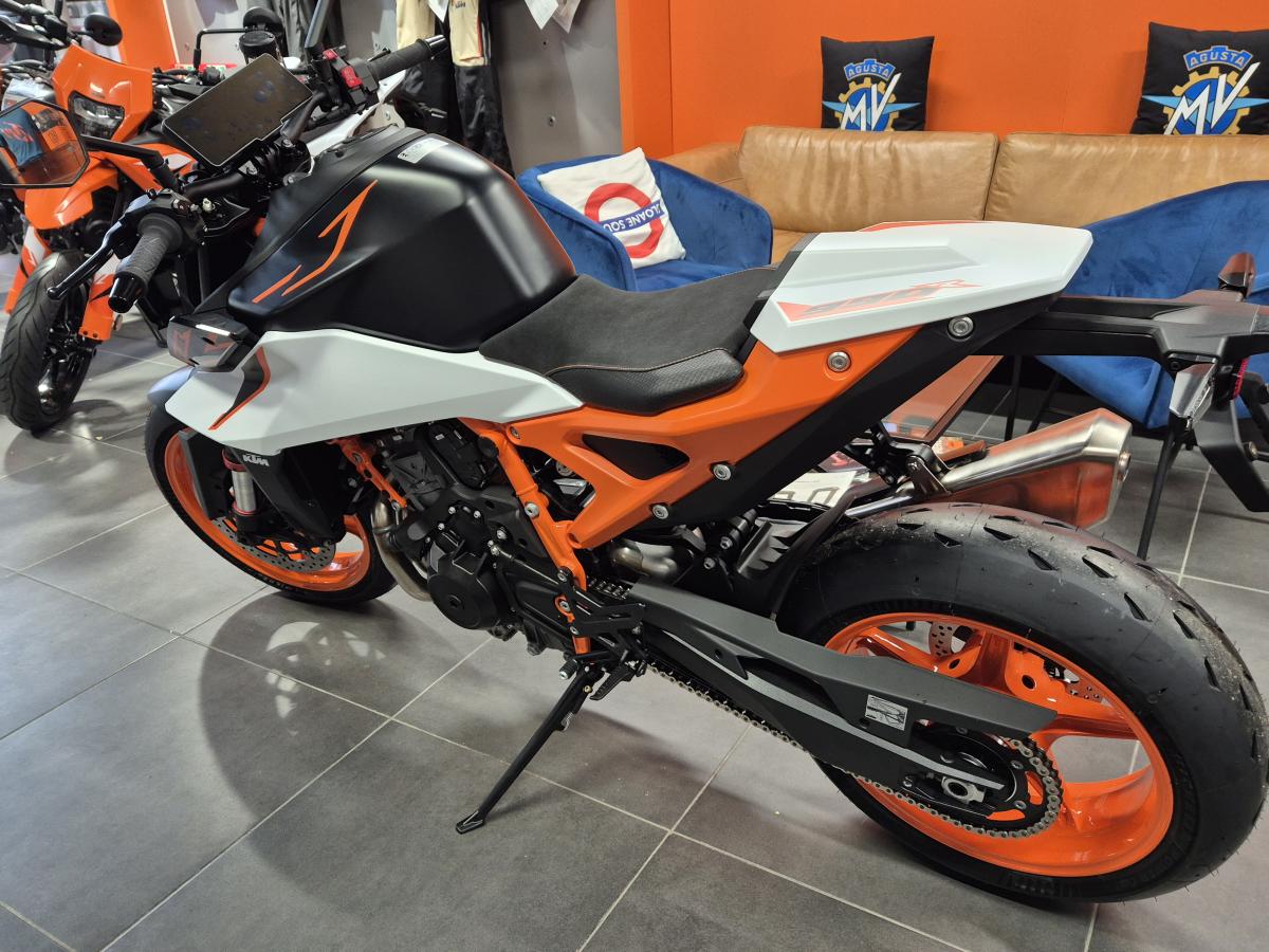 
								KTM 990 DUKE R full									