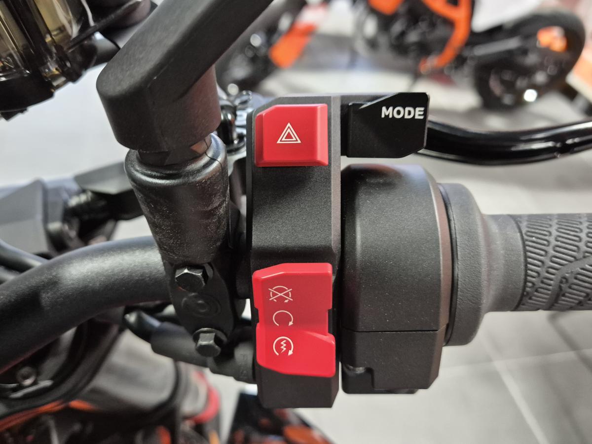 
								KTM 990 DUKE R full									