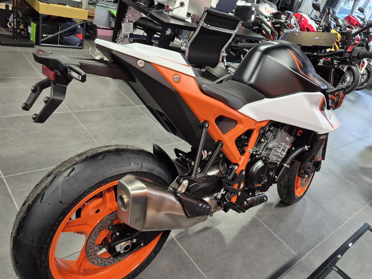 
								KTM 990 DUKE R full									