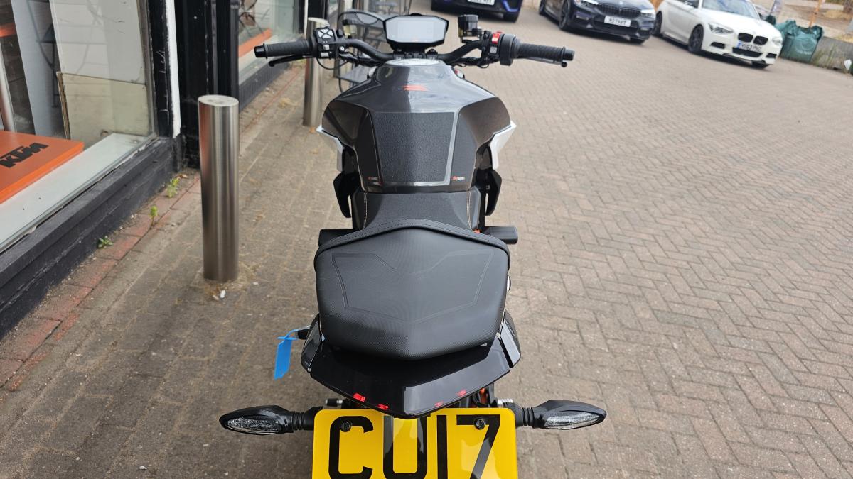 
								KTM KTM 1290 SUPERDUKE R 17 full									