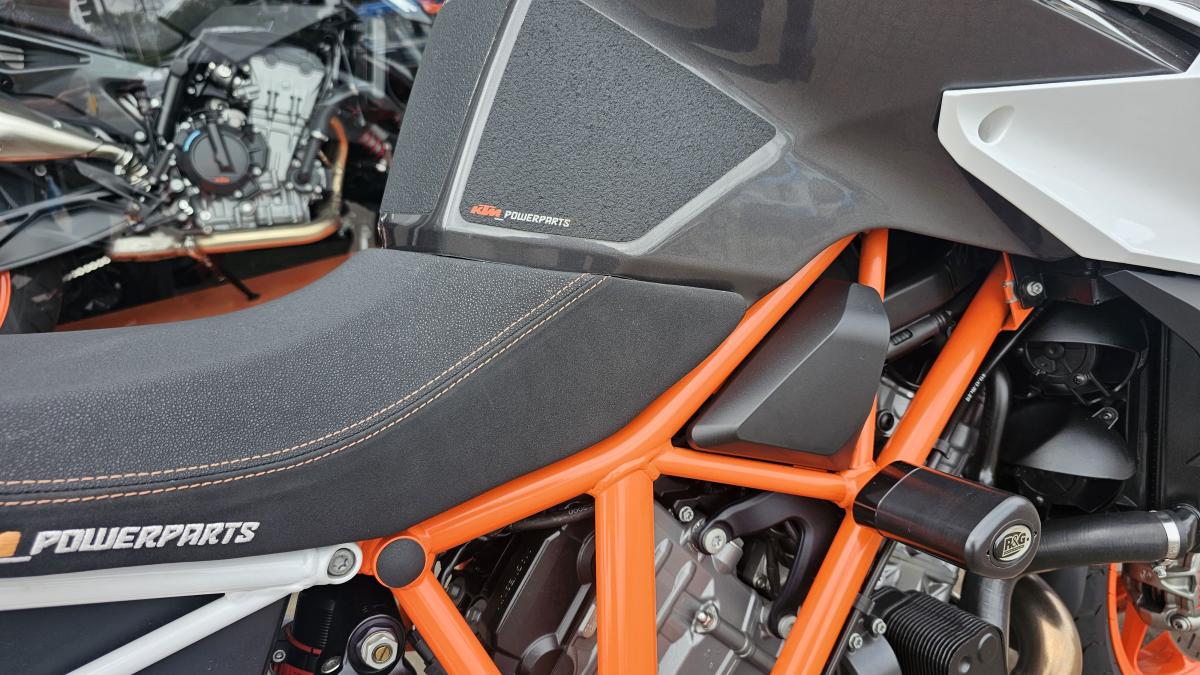 
								KTM KTM 1290 SUPERDUKE R 17 full									