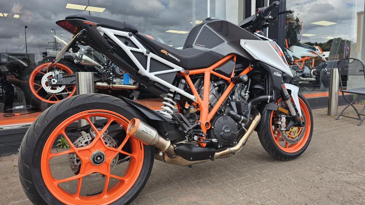 
								KTM KTM 1290 SUPERDUKE R 17 full									