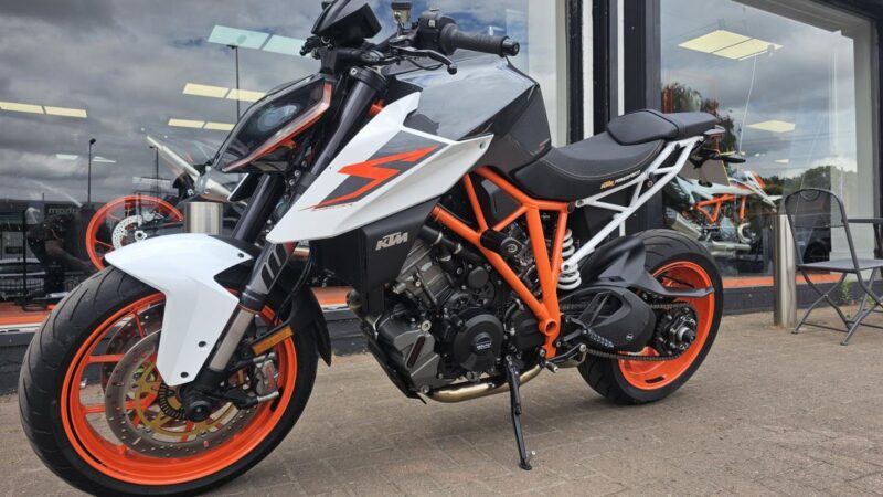 KTM KTM 1290 SUPERDUKE R 17