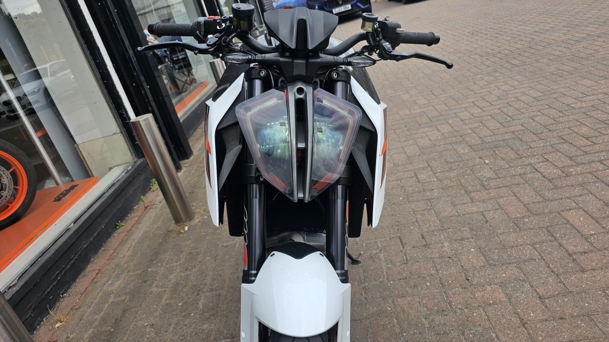 
								KTM KTM 1290 SUPERDUKE R 17 full									